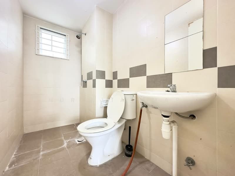 Pangsapuri untuk Dijual di Pangsapuri Seri Mutiara - Nur Alia Omar - Bathroom - PropertyGuru.com.my