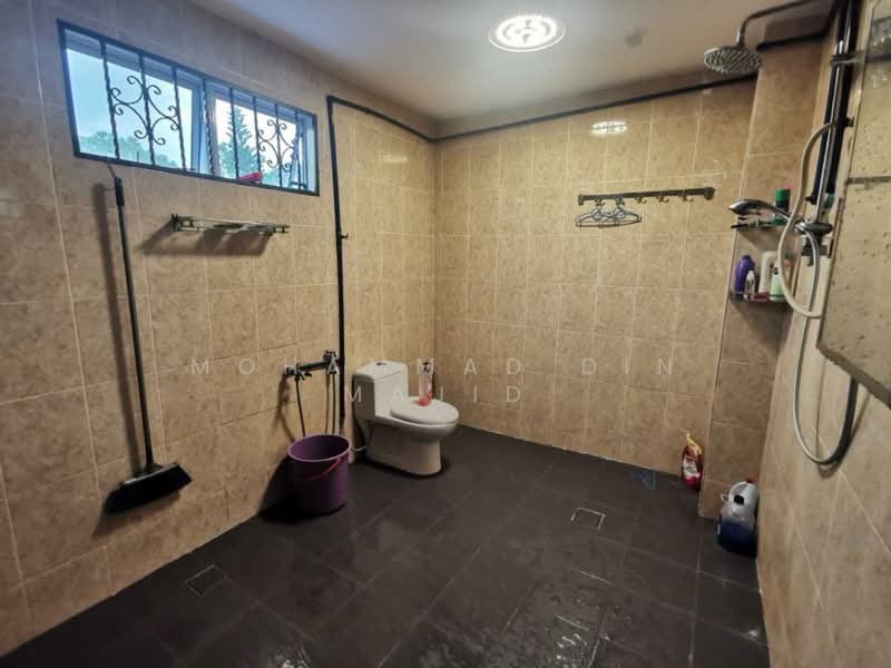 Rumah Teres 2 Tingkat untuk Dijual di Seksyen 7 (Shah Alam) - Mohammad Din Majid - Bathroom - PropertyGuru.com.my