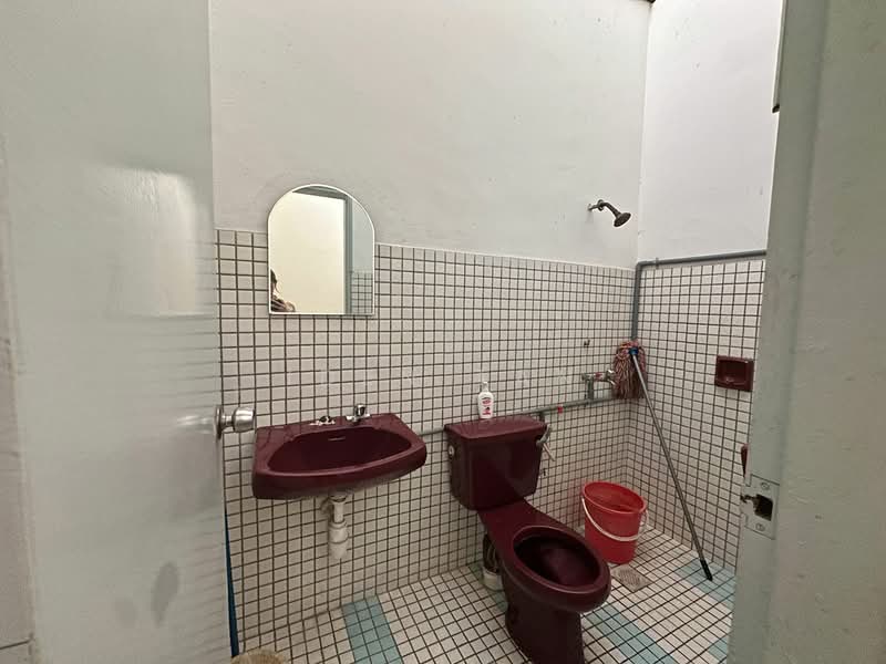 Rumah Teres 2 Tingkat untuk Dijual di Taman Sri Putri (Skudai) - Iden Tan - Bathroom - PropertyGuru.com.my