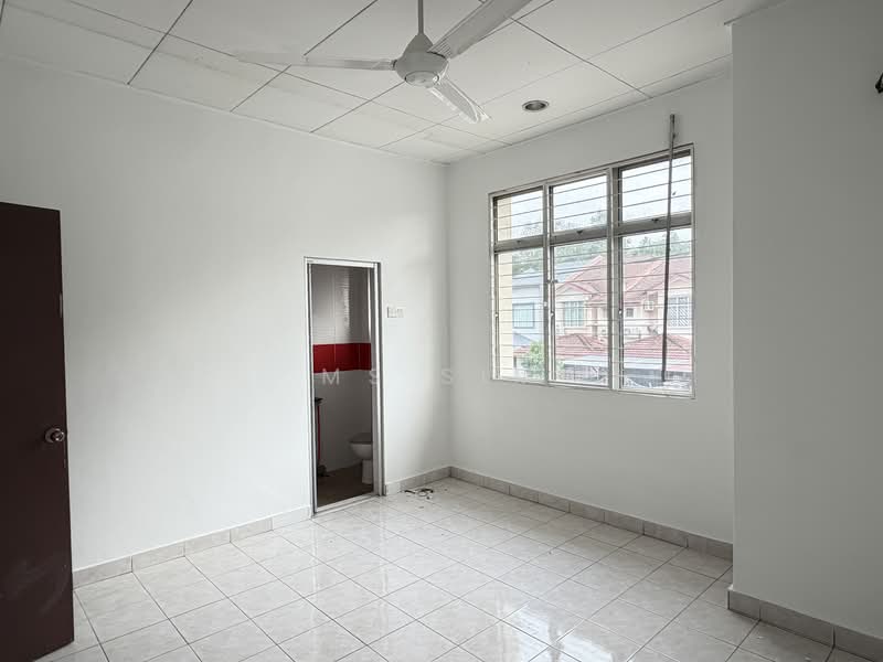 Rumah Teres 2 Tingkat untuk Dijual di Taman Putra Prima (Puchong) - Ms Sim - Bathroom - PropertyGuru.com.my