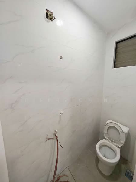 Rumah Teres 2 Tingkat untuk Dijual di Bandar Putra (Kulai) - Pierre Chin - Bathroom - PropertyGuru.com.my
