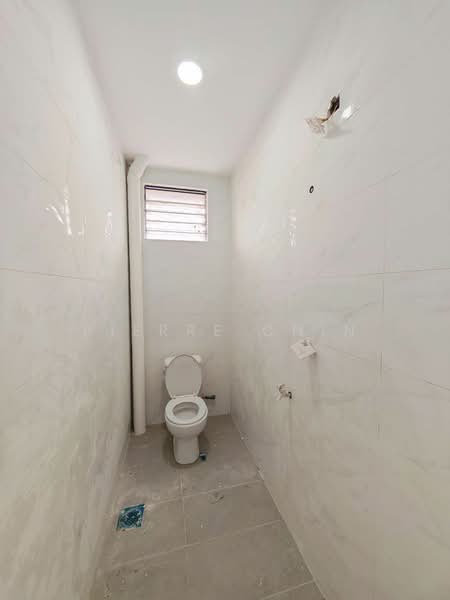 Rumah Teres 2 Tingkat untuk Dijual di Bandar Putra (Kulai) - Pierre Chin - Bathroom - PropertyGuru.com.my