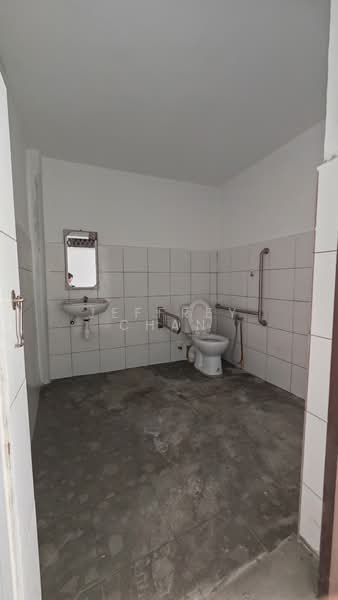 Kedai / Pejabat untuk Disewa di George Town (Penang) - Jeffrey Chan - Bathroom - PropertyGuru.com.my