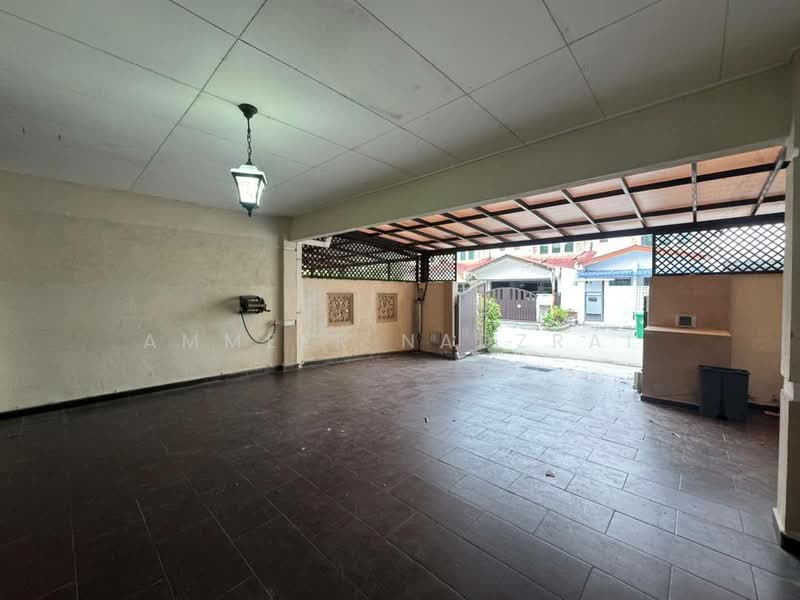 2-storey Terraced House for Sale in Taman Pelangi Semenyih (Semenyih) - Ammeer Nadzrai - Car Park - PropertyGuru.com.my