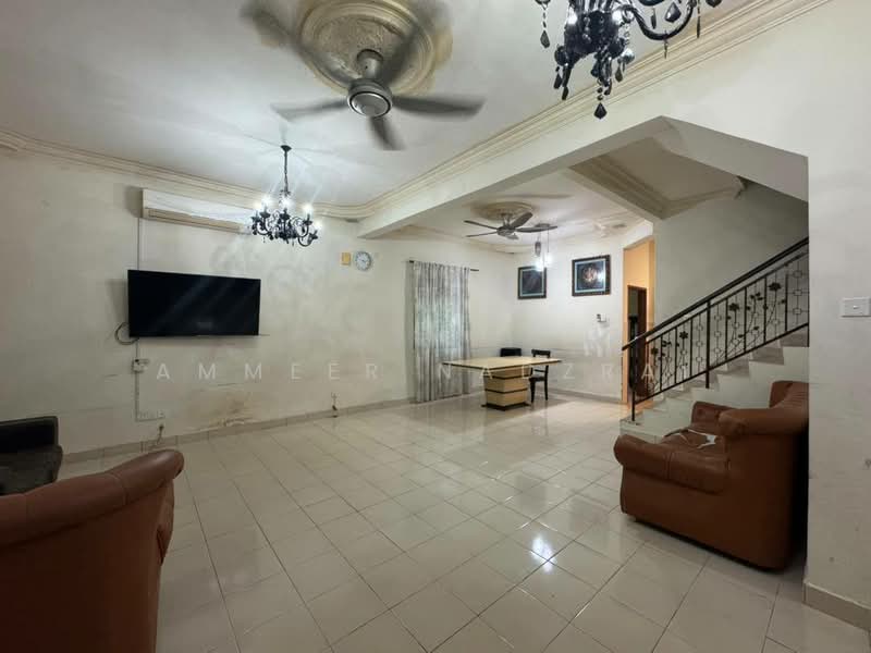 2-storey Terraced House for Sale in Taman Pelangi Semenyih (Semenyih) - Ammeer Nadzrai - Living Room - PropertyGuru.com.my