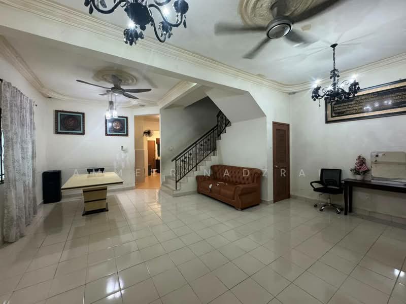 2-storey Terraced House for Sale in Taman Pelangi Semenyih (Semenyih) - Ammeer Nadzrai - Living Room - PropertyGuru.com.my