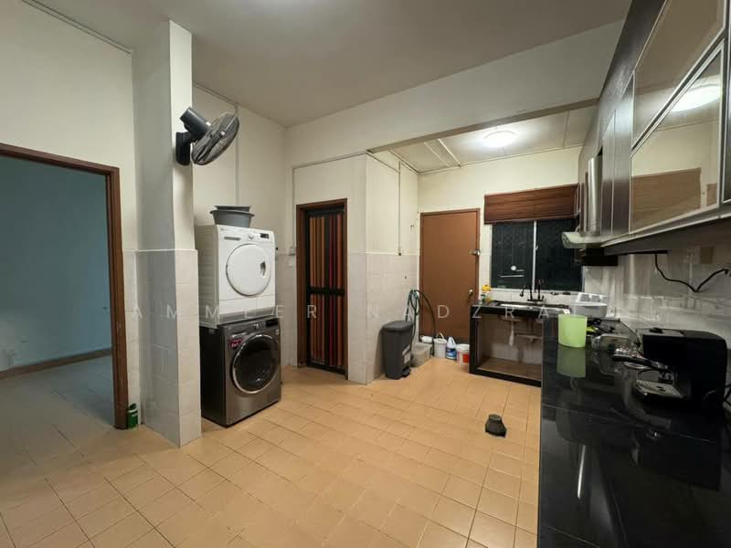 2-storey Terraced House for Sale in Taman Pelangi Semenyih (Semenyih) - Ammeer Nadzrai - Kitchen - PropertyGuru.com.my