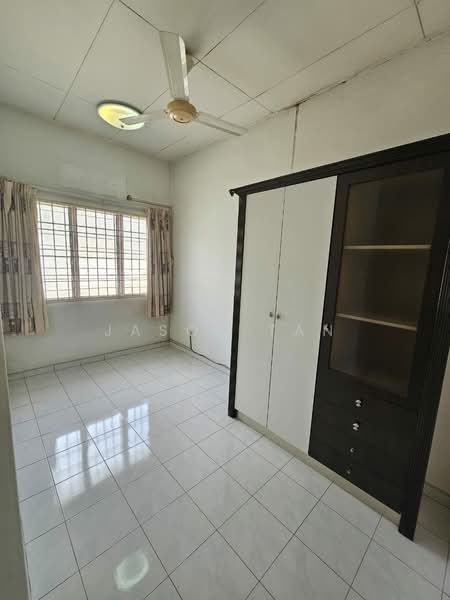 Rumah Teres 2 Tingkat untuk Dijual di Taman Puncak Jalil (Seri Kembangan) - Jason Tan - Bedroom - PropertyGuru.com.my