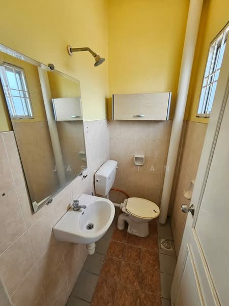 Rumah Teres 2 Tingkat untuk Dijual di Taman Puncak Jalil (Seri Kembangan) - Jason Tan - Bathroom - PropertyGuru.com.my