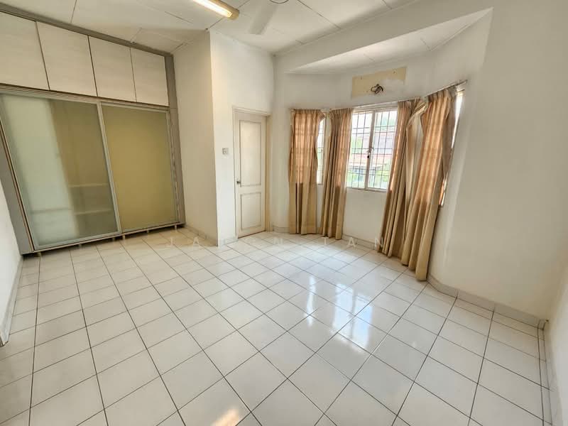 Rumah Teres 2 Tingkat untuk Dijual di Taman Puncak Jalil (Seri Kembangan) - Jason Tan - Bedroom - PropertyGuru.com.my