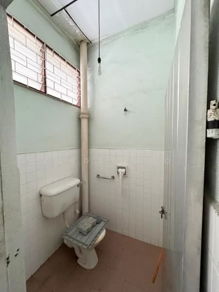 2-storey Terraced House for Sale in Island Park (Jelutong) - Jordan Foo - Bathroom - PropertyGuru.com.my