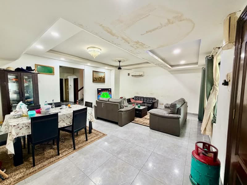 Rumah Teres untuk Dijual di Bandar Kinrara Seksyen 5 (Bandar Kinrara) - Arif Halim - Living Room - PropertyGuru.com.my