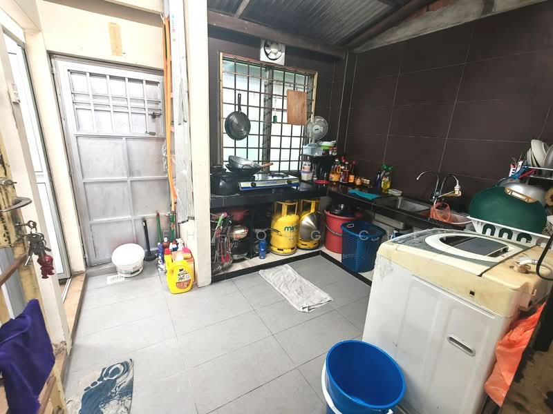 2-storey Terraced House for Sale in Permas Jaya (Johor) - Shieh Long Chen - Kitchen - PropertyGuru.com.my