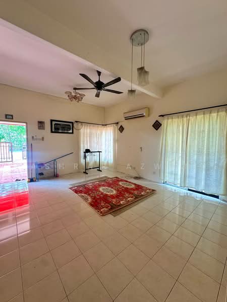 Cluster House for Sale in Bandar Bukit Mahkota (Bangi) - Ashraf Azwan - Living Room - PropertyGuru.com.my