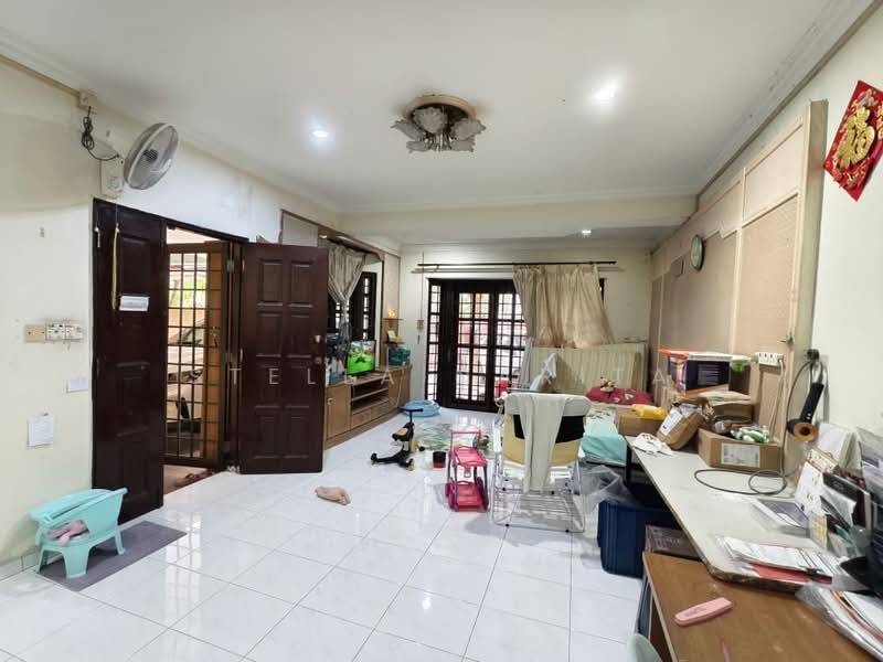 2-storey Terraced House for Sale in Taman Molek (Johor Bahru) - Stella Narita - PropertyGuru.com.my