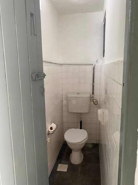 1-storey Terraced House for Sale in Taman Johor (Tampoi) - Hong . - Bathroom - PropertyGuru.com.my