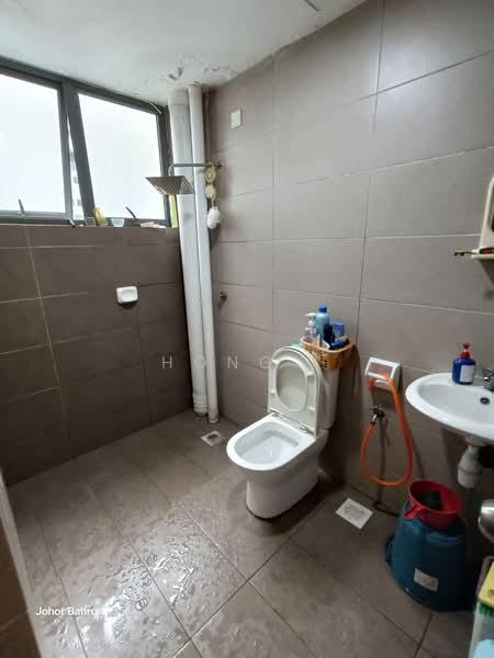Service Residence for Sale at ARC @ Austin Hills - Hong . - Bathroom - PropertyGuru.com.my