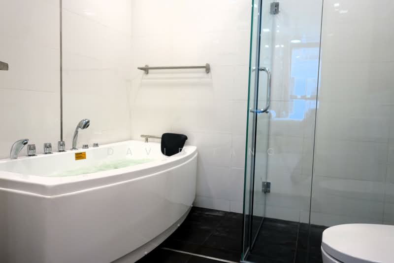 Servis Apartment untuk Disewa di Arcoris SOHO - David Tang - Bathroom - PropertyGuru.com.my
