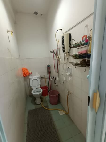 Rumah Teres 2 Tingkat untuk Dijual di Taman Balakong Jaya (Balakong) - CL Chin - Bathroom - PropertyGuru.com.my