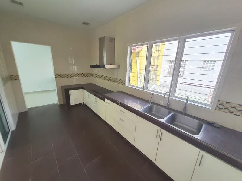 Rumah Teres 2 Tingkat untuk Dijual di Taman Puncak Jalil (Seri Kembangan) - Jason Tan - Kitchen - PropertyGuru.com.my