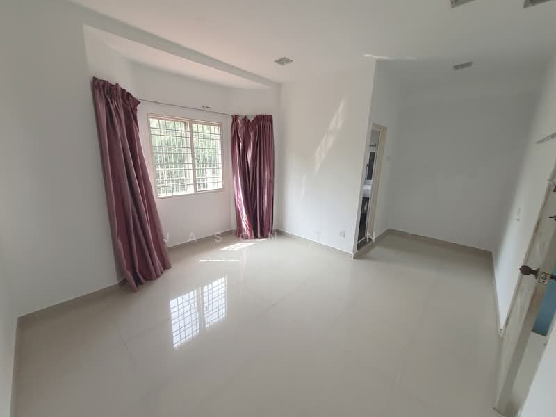 Rumah Teres 2 Tingkat untuk Dijual di Taman Puncak Jalil (Seri Kembangan) - Jason Tan - Living Room - PropertyGuru.com.my
