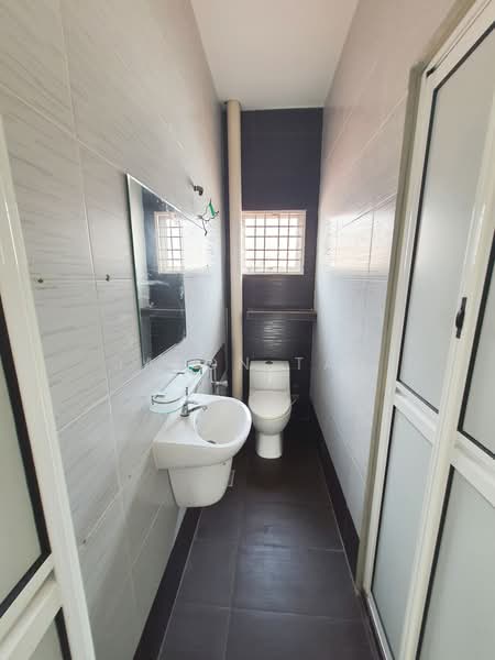 Rumah Teres 2 Tingkat untuk Dijual di Taman Puncak Jalil (Seri Kembangan) - Jason Tan - Bathroom - PropertyGuru.com.my
