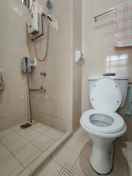 Rumah Berkembar untuk Dijual di Taman Bukit Jaya (Ulu Tiram) - Michelle Tey - Bathroom - PropertyGuru.com.my