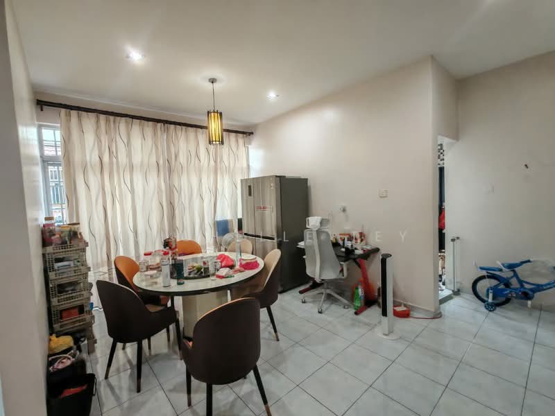 Rumah Berkembar untuk Dijual di Taman Bukit Jaya (Ulu Tiram) - Michelle Tey - Dining Room - PropertyGuru.com.my