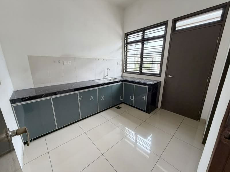 Rumah Teres 2 Tingkat untuk Dijual di Taman Pelangi Indah (Ulu Tiram) - Max Loh - Kitchen - PropertyGuru.com.my