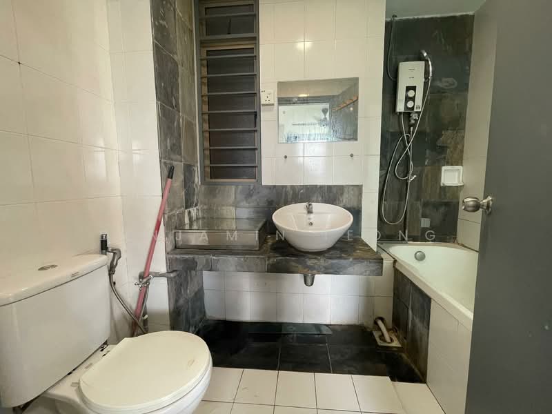 Servis Apartment untuk Disewa di Ritze Perdana 1 - Benjamin Teong - Bathroom - PropertyGuru.com.my