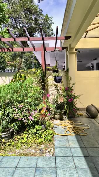 3-storey Terraced House for Sale in Ampang (Selangor) - Kashfi Sharifuddin - Garden - PropertyGuru.com.my