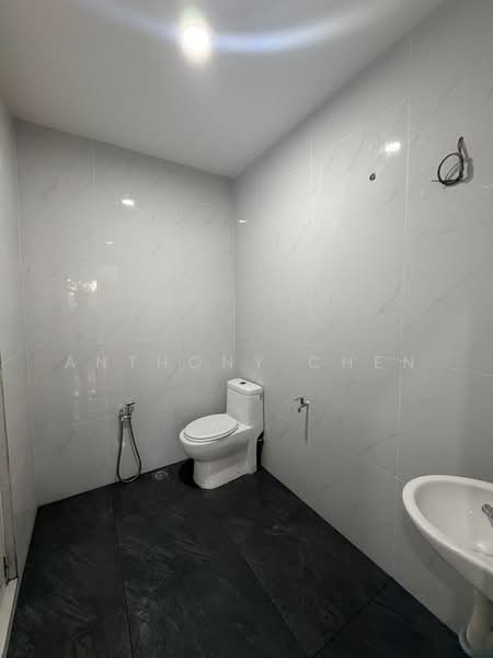 Rumah Teres 1.5 Tingkat untuk Dijual di Skudai (Johor) - Anthony Chen - Bathroom - PropertyGuru.com.my
