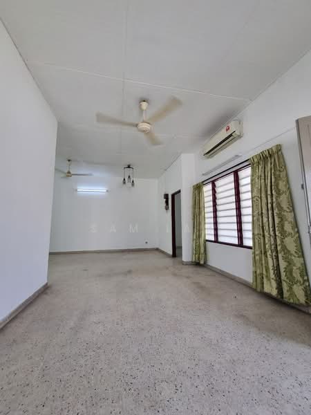 Semi-Detached House for Sale in Taman Pasir Puteh (Ipoh) - Sam Lam - Living Room - PropertyGuru.com.my