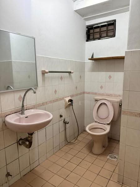 Rumah Flat untuk Disewa di Puchong Utama Court 1 - Chin Yee Xin - Bathroom - PropertyGuru.com.my