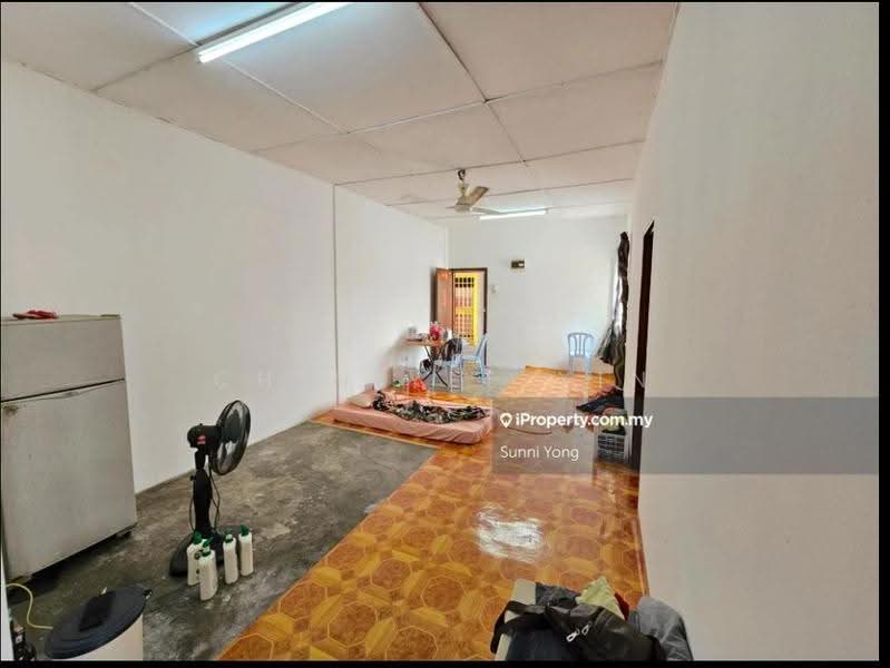 Rumah Flat untuk Disewa di Puchong Utama Court 1 - Chin Yee Xin - Living Room - PropertyGuru.com.my