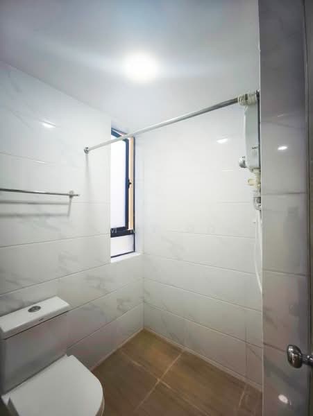 Service Residence for Sale at Country Garden Central Park - Jimmy Ooi - Bathroom - PropertyGuru.com.my