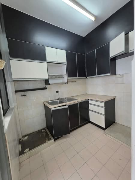 Flat for Rent at Taman Daya - Jalan Nibong 14 - Vlien Lua - Kitchen - PropertyGuru.com.my