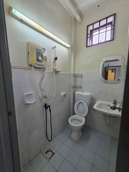 Flat for Rent at Taman Daya - Jalan Nibong 14 - Vlien Lua - Bathroom - PropertyGuru.com.my