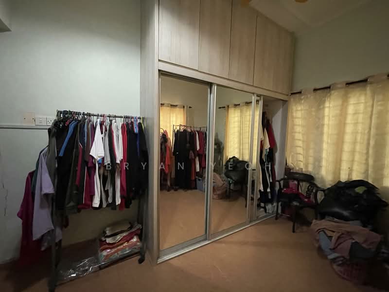 Rumah Banglo untuk Dijual di Kampung Tunku (Petaling Jaya) - Bryan Yeoh - Bedroom - PropertyGuru.com.my