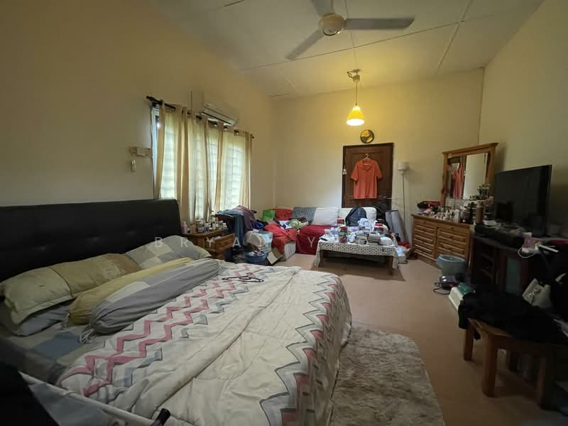 Rumah Banglo untuk Dijual di Kampung Tunku (Petaling Jaya) - Bryan Yeoh - Bedroom - PropertyGuru.com.my