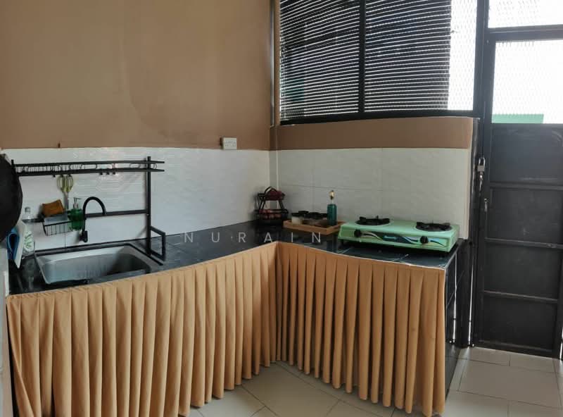 2-storey Terraced House for Sale in Taman Salak Perdana (Dengkil) - Nurain . - Kitchen - PropertyGuru.com.my