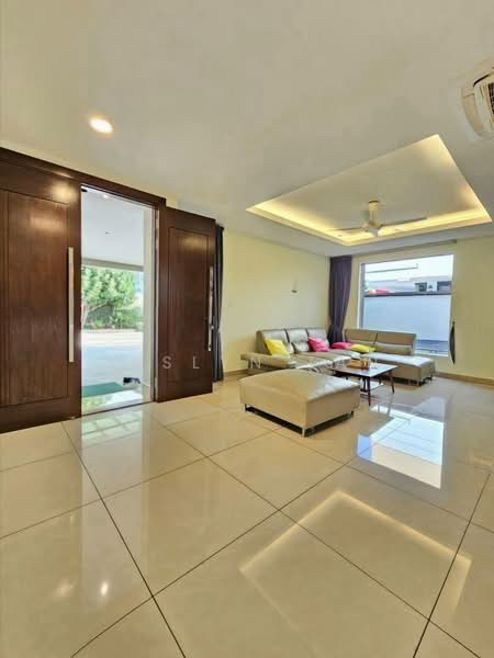 Cluster House for Sale in Taman Gaya (Ulu Tiram) - Jaslyn Tan - Living Room - PropertyGuru.com.my