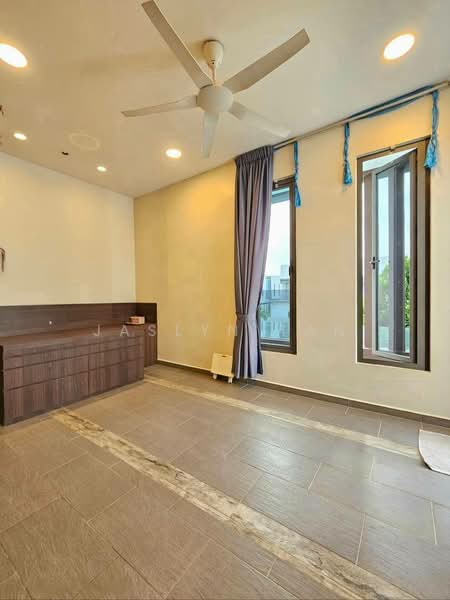 Cluster House for Sale in Taman Gaya (Ulu Tiram) - Jaslyn Tan - Bedroom - PropertyGuru.com.my