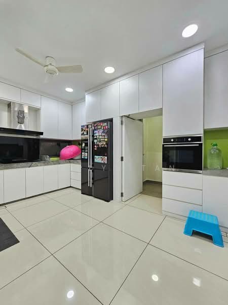 Cluster House for Sale in Taman Gaya (Ulu Tiram) - Jaslyn Tan - Kitchen - PropertyGuru.com.my