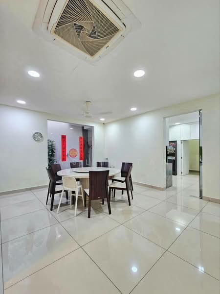Cluster House for Sale in Taman Gaya (Ulu Tiram) - Jaslyn Tan - Dining Room - PropertyGuru.com.my