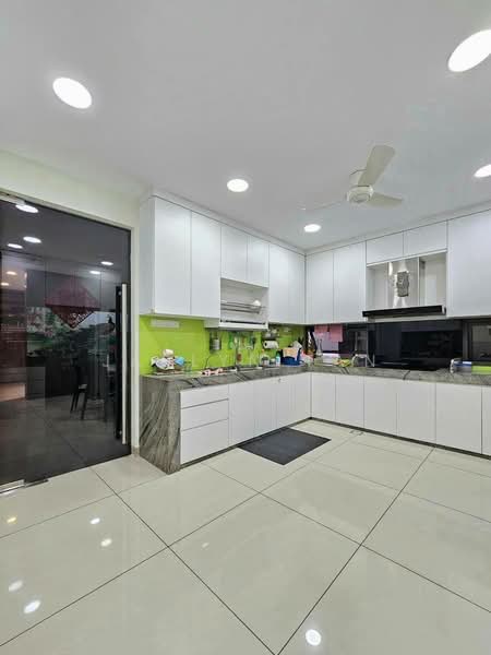 Cluster House for Sale in Taman Gaya (Ulu Tiram) - Jaslyn Tan - Kitchen - PropertyGuru.com.my