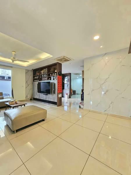 Cluster House for Sale in Taman Gaya (Ulu Tiram) - Jaslyn Tan - Living Room - PropertyGuru.com.my
