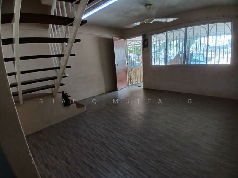 2-storey Terraced House for Sale in Taman Putra (Ampang) - Shafiq Muttalib - Living Room - PropertyGuru.com.my