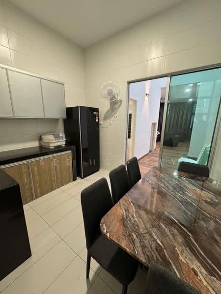 3-storey Terraced House for Sale in Taman Mount Austin (Tebrau) - See Hon Tay - Kitchen - PropertyGuru.com.my