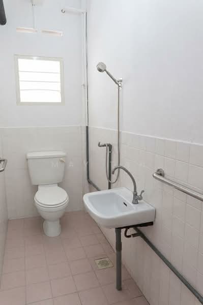2-storey Terraced House for Sale in Taman Kluang (Kluang) - May Tan - Bathroom - PropertyGuru.com.my